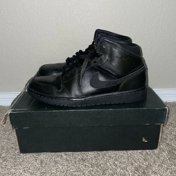 Jordan 1 Retro Black Mens Size 10 - Picture 3 of 6